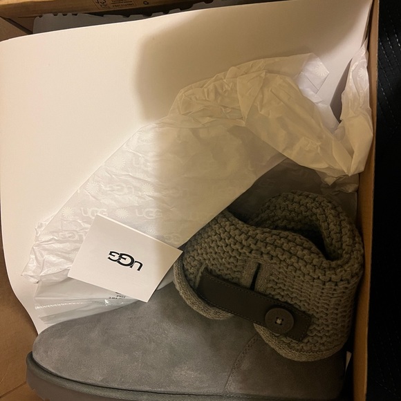 UGG Shaina Sweater Cuff Bootie - Picture 5 of 7